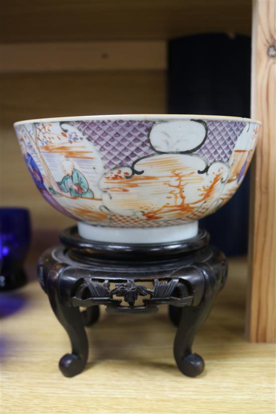 An 18th century Chinese famille rose bowl and wood stand, Diameter 18.5cm, H.8.5cm without stand